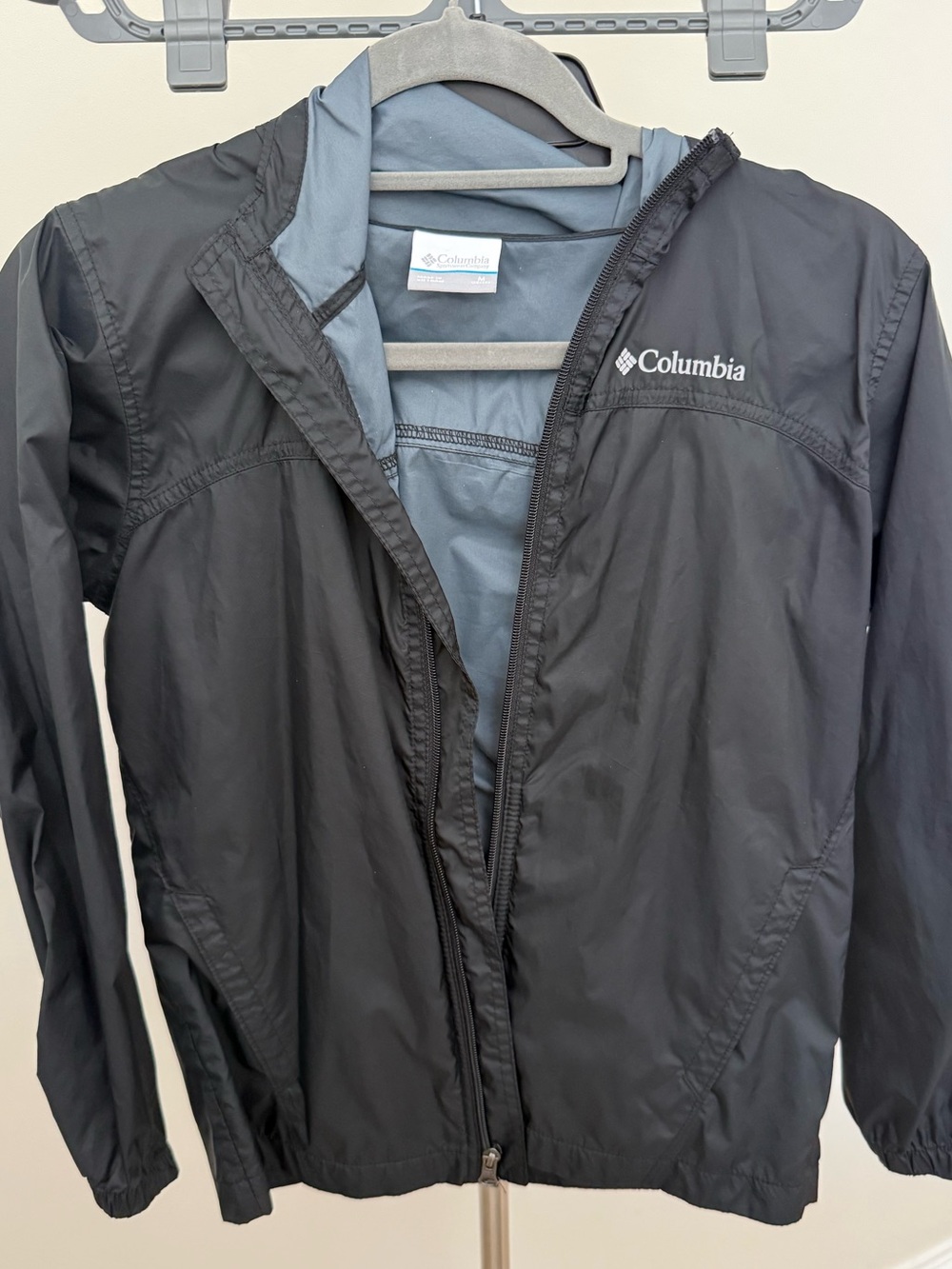 Columbia Youth Black Windbreaker Jacket with Gray Lining